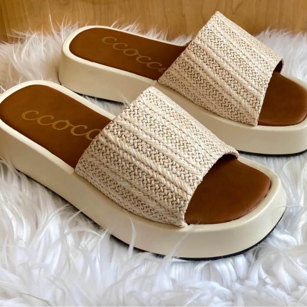 BNWOT- CCOCCI Beige Woven Slide Sandals